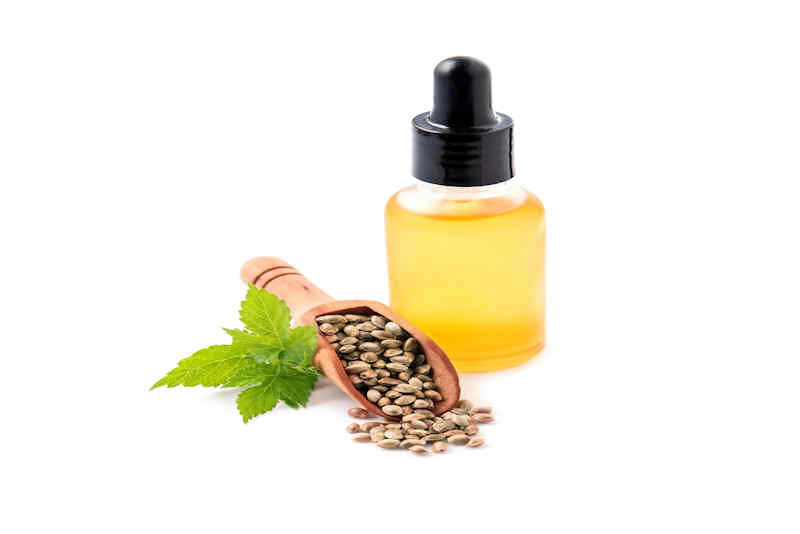 Aceite de cañamo en bote dosificador