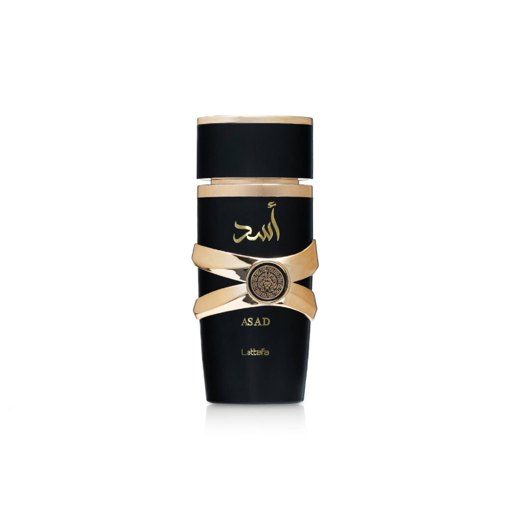 Frasco de 100 ml de Lattafa Asad EDP en negro y dorado con escritura árabe, una banda decorativa dorada y un emblema circular en el centro, sobre fondo blanco.