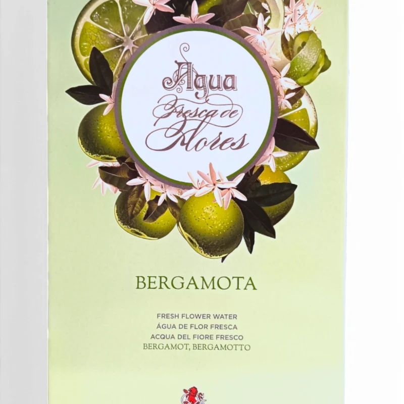 alvarez gomez bergamota lata Lata rectangular de Alvarez Gomez Bergamota EDT 175ml Lata ed., decorada con frutos de bergamota, hojas verdes y flores rosas sobre un fondo verde pálido.