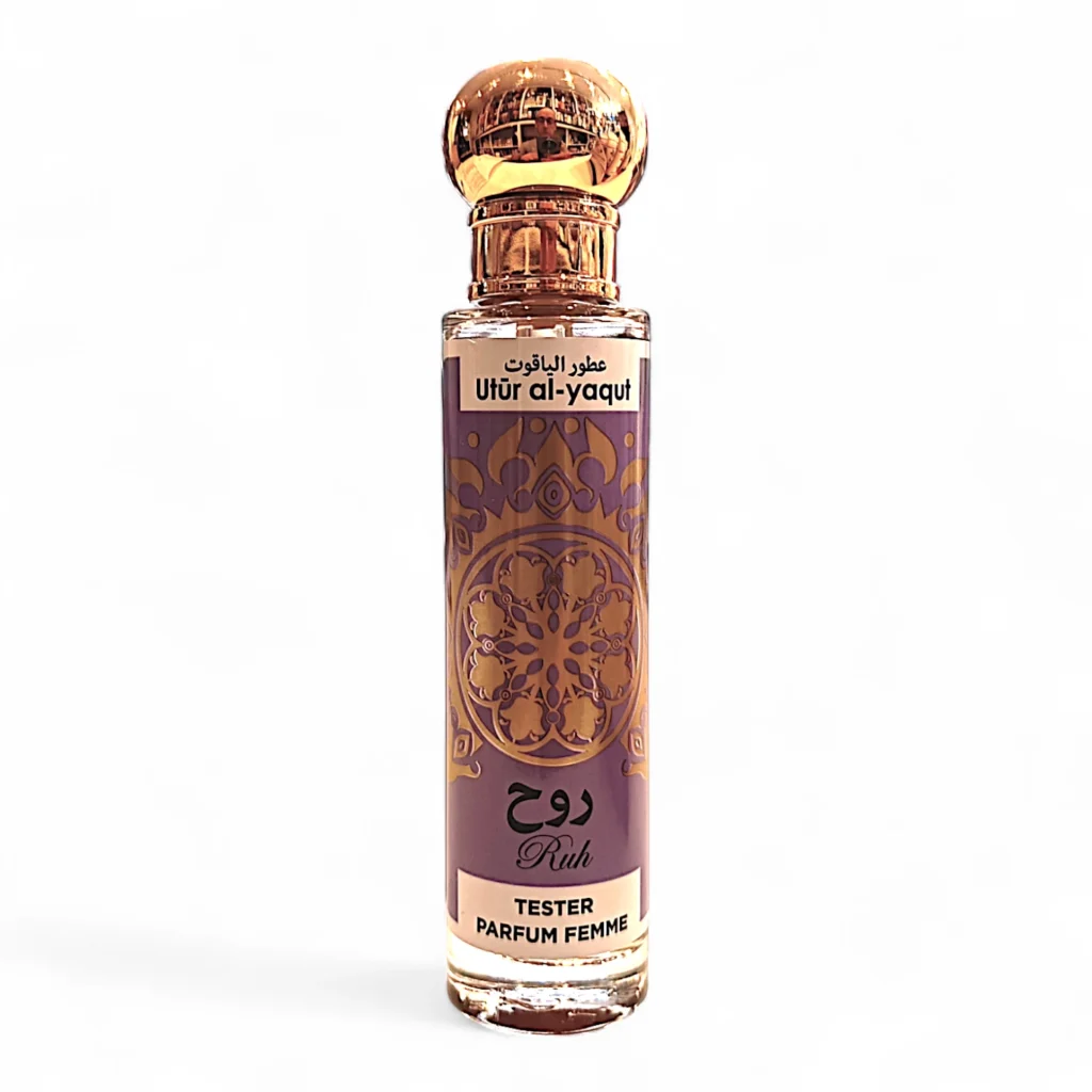Frasco de 30 ml de Utür al-yaqut Ruh mujer EDP con tapón dorado y etiqueta morada con texto en árabe e inglés, "Tester Parfum Femme", y un intrincado diseño dorado.