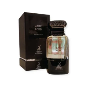 Un frasco de Maison Alhambra Dark Aoud Eau de Parfum delante de su caja negra a juego. Tanto el frasco como la caja son negros con texto plateado y presentan un elegante logotipo de ciervo.