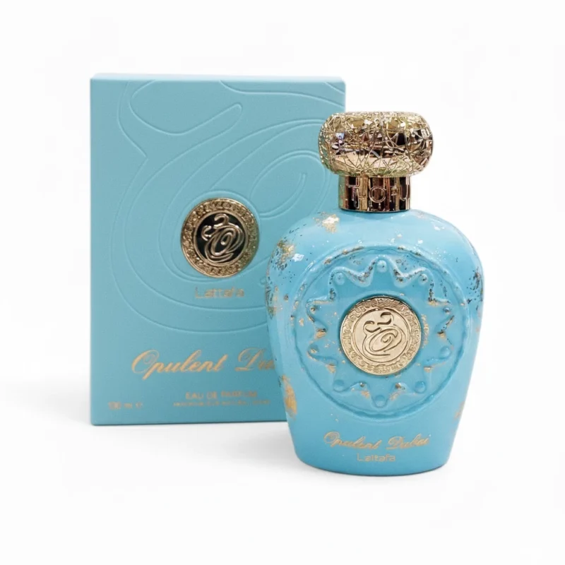 Un frasco de perfume turquesa con detalles dorados y un tapón dorado ornamentado delante de una caja turquesa a juego, ambos con la etiqueta "Opulent Dubai" de Lattafa.