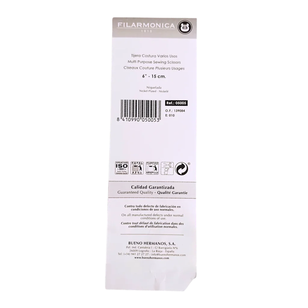 Embalaje blanco para tijeras de la marca Filarmonica, con texto bilingüe (español e inglés), código de barras, iconos de certificación, número de referencia del producto y datos de la empresa en la parte inferior.