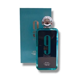Afnan 9AM Dive EDP 100ml tiene un frasco turquesa con tapón plateado y el audaz texto metálico "9AM Dive" en la parte delantera, que se muestra con su caja a juego. El diseño es moderno y elegante.