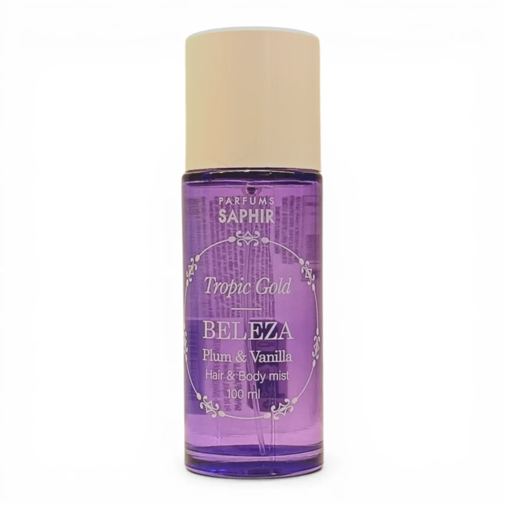 Frasco de 100 ml de bruma capilar y corporal Saphir Parfums Tropic Gold Beleza Plum & Vanilla. El frasco es morado con tapón beige y texto decorativo blanco en la parte delantera.