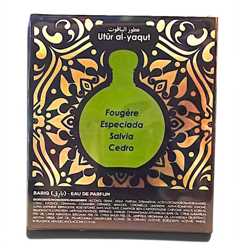 Una caja de perfume decorativa con la etiqueta Utūr al-yaqut presenta una ilustración de un frasco verde con notas olfativas: Fougère, Especiada, Salvia, Cedro. La caja presenta intrincados motivos dorados y marrones y detalles sobre los ingredientes en la parte inferior. Una caja de perfume decorativa con la etiqueta Utūr al-yaqut presenta una ilustración de un frasco verde con notas olfativas: Fougère, Especiada, Salvia, Cedro. La caja presenta intrincados motivos dorados y marrones y detalles sobre los ingredientes en la parte inferior.